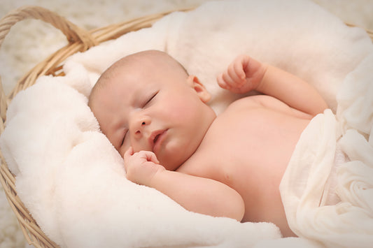 生後1 ヶ月の新生児が寝ない！原因と寝かしつけおすすめグッズ